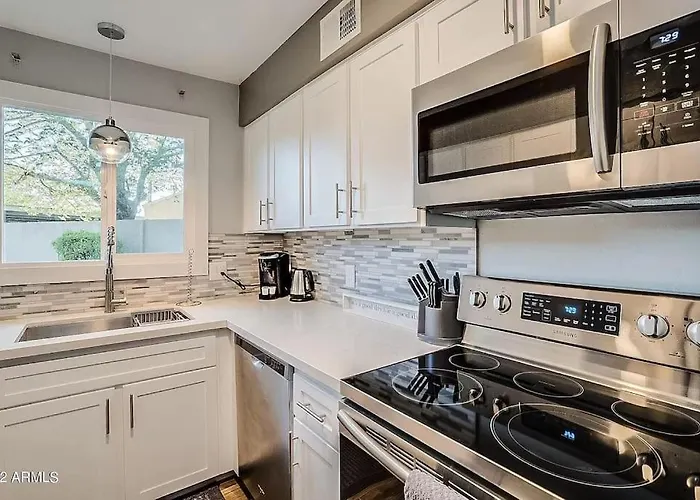 Holiday home Premium Townhome Near Old Town W Pool