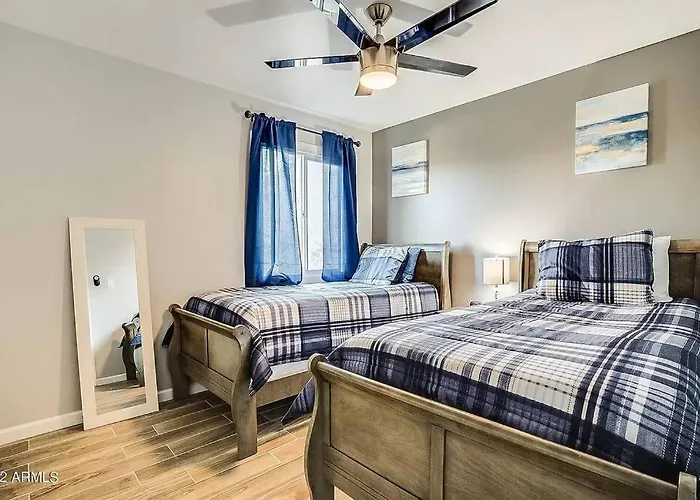 Premium Townhome Near Old Town W Pool Holiday home *